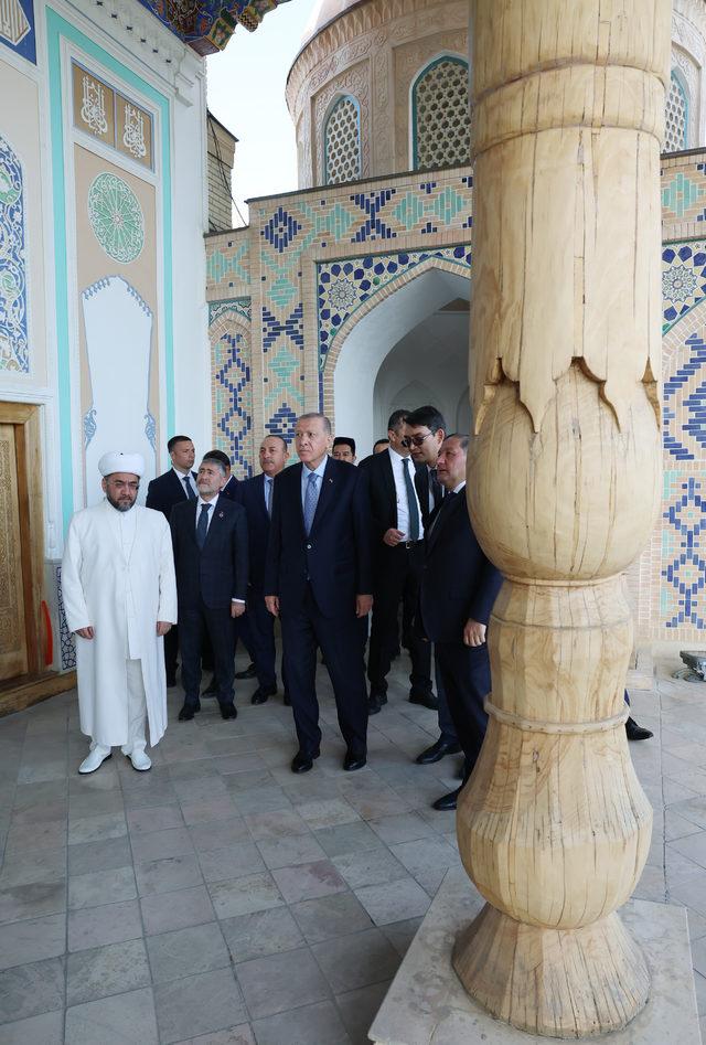 AA-20220915-28903874-28903873-CUMHURBASKANI_ERDOGAN_HAZRETI_HIZIR_TURBESINI_ZIYARET_ETTI