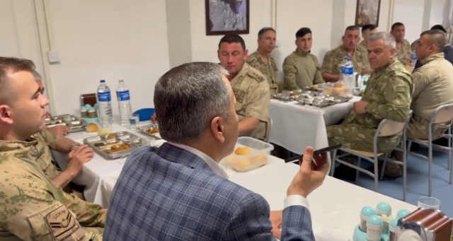 Cumhurbaşkanı Erdoğan, Cudi Dağı Şehit Jandarma Astsubay Kıdemli Üstçavuş Halit Özçelik Üs Bölgesi'ndeki askerlere hitap etti Cumhurbaşkanı Erdoğan, Cudi Dağı Şehit Jandarma Astsubay Kıdemli Üstçavuş Halit Özçelik Üs Bölgesi'ndeki askerlere hitap etti
