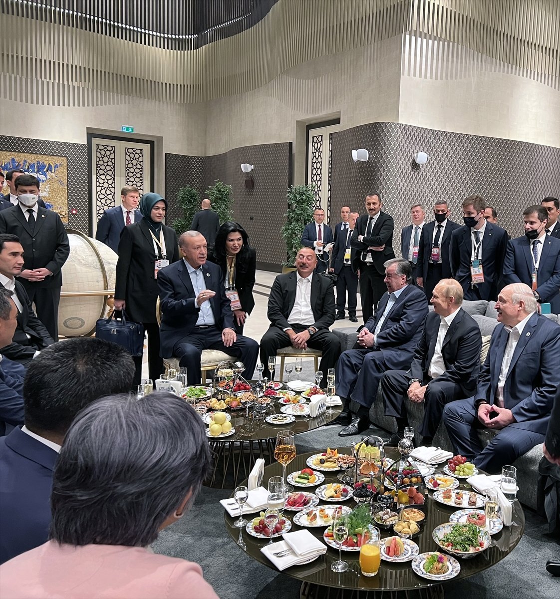 Cumhurbaşkanı Erdoğan, zirveye damga vuran fotoğrafı yorumladı #2