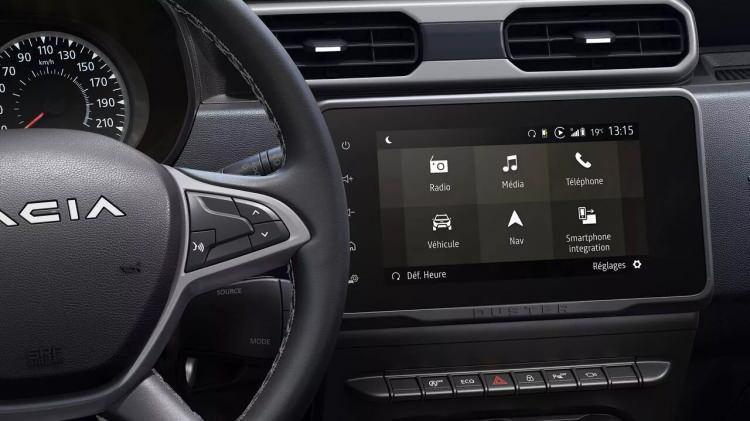 <p>Dacia'dan yapılan açıklamaa göre, Yeni 8’’ dokunmatik ekran, Apple CarPlay, GPS navigasyon ve geliştirilmiş 4x4 takip sistemi (4x4 versiyonlarda) içeren Media Nav sistemi sayesinde gözünüzü yoldan ayırmanıza gerek kalmaz.</p>
