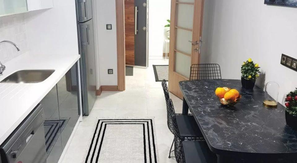 <div>İşte İstanbul’da yapılacak 50 bin konutta bu proje baz alınacak. Her biri yüksek güvenlikli yapılmış durumda. Kapıların içleri harçla doldurulmuş çelik kapılar, mutfak 14 metrekare, yine doğramalarda tezgahlarda ve dolaplarda laminant parke kullanılmış. </div>

<div> </div>

