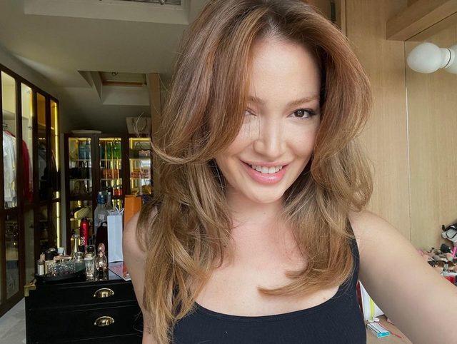 Danla Bilic göğüs dekoltesiyle Instagram'ı kasıp kavurdu! 'Kitap gibi kadınsın...'