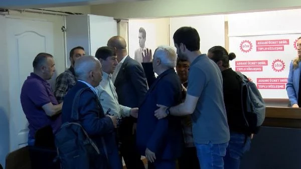 DİSK Başkanı Çerkezoğlu: Asgari ücret yılda 4 kez güncellenmeli DİSK Başkanı Çerkezoğlu: Asgari ücret yılda 4 kez güncellenmeli