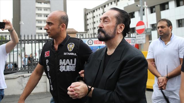 Duruşma salonundan kovulan Adnan Oktar'ın avukatı deliye döndü: Beni çıkartacak adam anasının karnından doğmadı