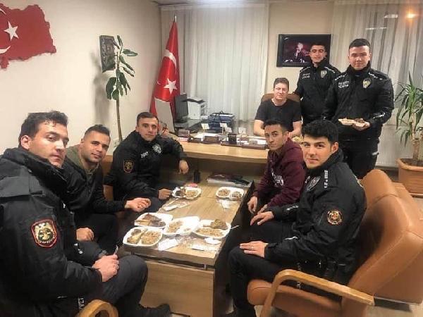 Düzce'deki deprem için kente giden polisler, dönerken para ve not bıraktı! Nedeni çok duygusal