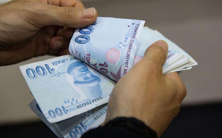 <p>Bazı bankalar emeklilere 10 bin liraya varan ödemeler içeren kampanyalara imza attı.</p>
