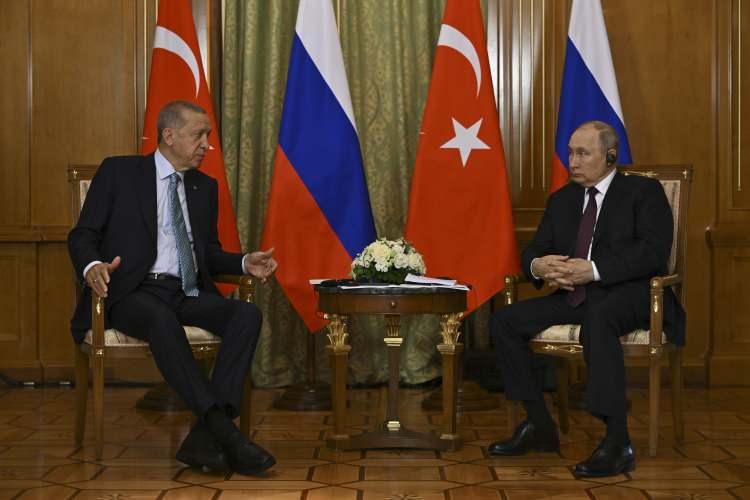 <p>Erdoğan ve beraberindeki heyeti taşıyan uçak, saat 10.50'de Atatürk Havalimanı'ndan Soçi'ye hareket etti. 
