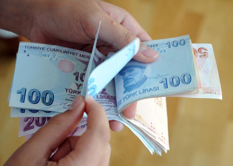 <p>Emekli maaşlarına yılbaşından itibaren yüzde 30 zam yapıldı. </p>

<p> </p>
