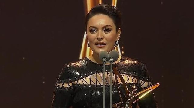 Ezgi Mola'dan milletvekillerine çağrı yaptı! Akşener'den yanıt gecikmedi