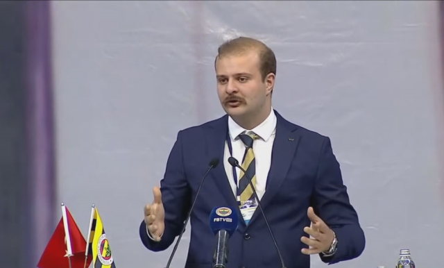 Herkes, 'Fenerbahçe yaşlandırmış' diyor! Genel kurulda konuşan üyenin yaşı ağızları açık bıraktı Herkes, 'Fenerbahçe yaşlandırmış' diyor! Genel kurulda konuşan üyenin yaşı ağızları açık bıraktı