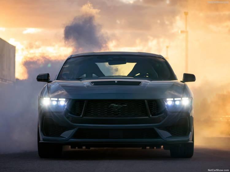 <p>Ford, ikonik modeli Mustang'in yeni neslini tanıttı. 58 yıllık kesintisiz üretiminde 10 milyondan fazla satış rakamına ulaşan araç, Detroit Motor Show'da 5 litrelik V8 motoru ile dünyaya tanıtıldı.</p>

<p> </p>
