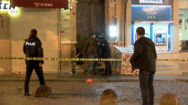 Galata Kulesi yakınında hareketli anlar! Vatandaşlar can havliyle cadde boyunca kaçtı