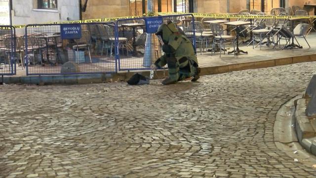 Galata Kulesi yakınında hareketli anlar! Vatandaşlar can havliyle cadde boyunca kaçtı