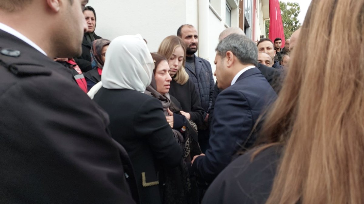 Gaziantep te şehit annesi: HDP teröristtir, CHP de teröristtir #1