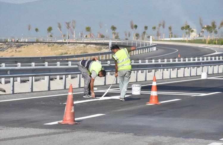 <p>İlçeye bağlı Gençali Mahallesi'nde gerçekleştirilecek açılış öncesi tesise giden yollarda ve fabrika çevresinde hazırlıklar sürüyor.</p>
