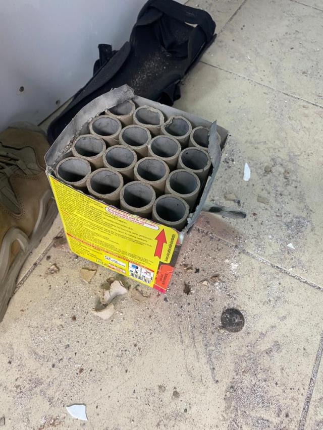 Havai fişekle saldıran platonik aşık yakalandı