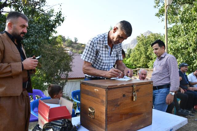 Gören seçim var sanır! Şırnak'ta ilginç takı geleneği