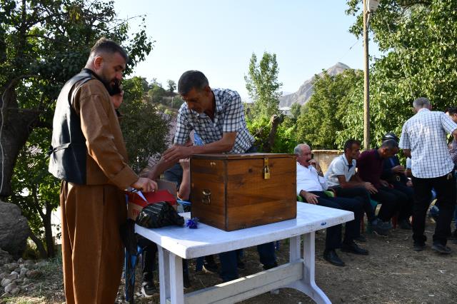 Gören seçim var sanır! Şırnak'ta ilginç takı geleneği