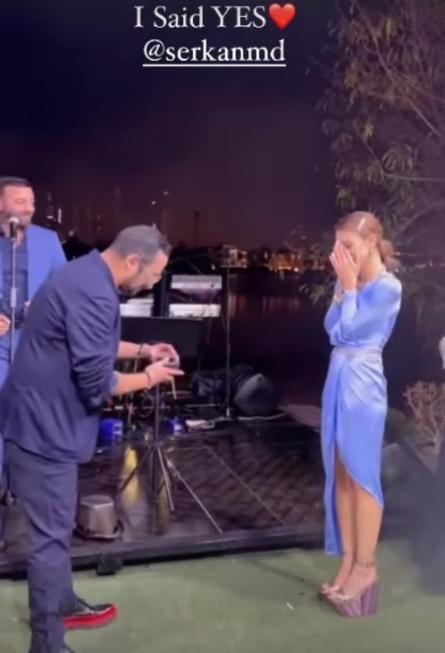 Yılbaşında Sürpriz Evlilik Teklifi