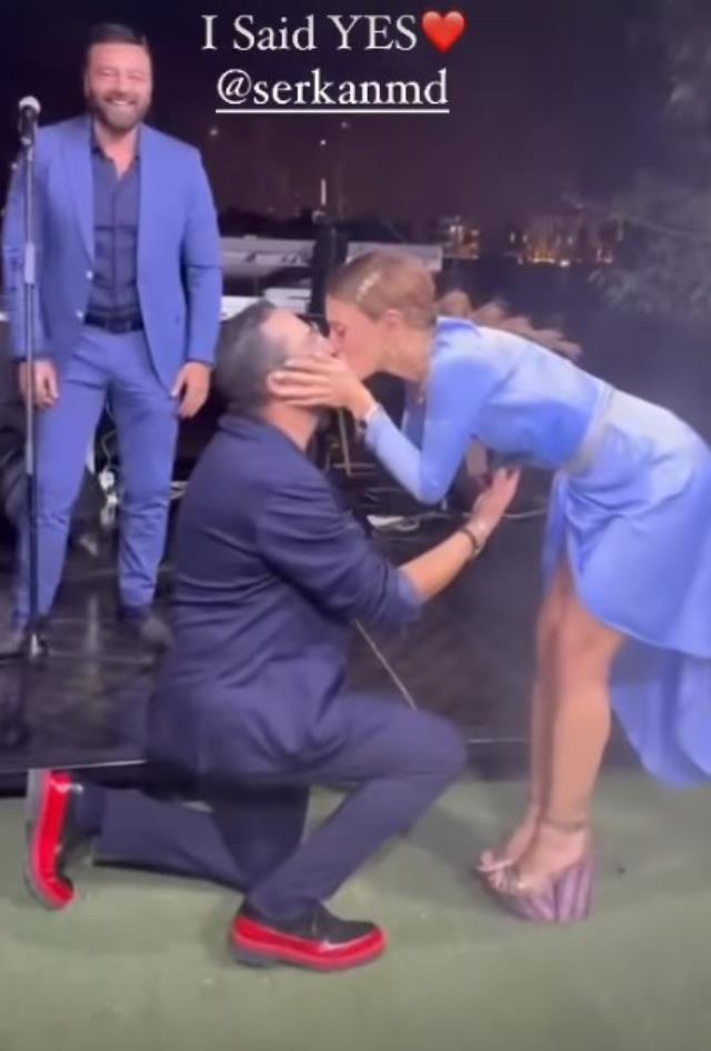 Yılbaşında Sürpriz Evlilik Teklifi