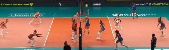 Hakem bile dondu kaldı! Belçika Kadın Voleybol Takımı maç oynanırken tüm dünyaya rezil oldu