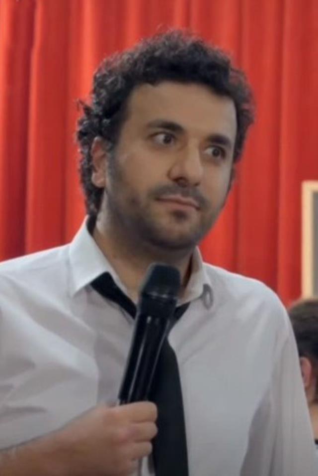 Hasan Can Kaya, 'Aşırı muhafazakar giyinmişsin' dediği kadın seyirciden aldığı cevapla afalladı: İç çamaşırı giymedim