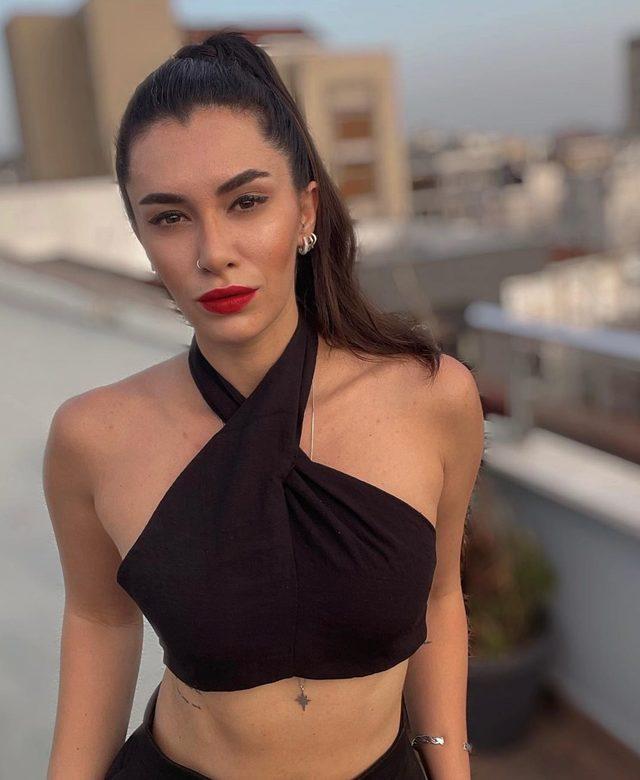 Hayat Bugün'ün yıldızı Hande Doğandemir göğüs dekolteli pozunu paylaştı! Ünlüler beğeni yağdırdı