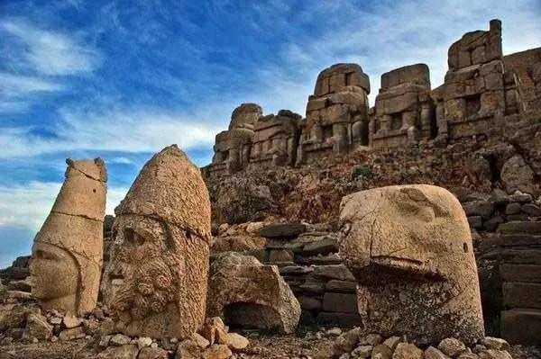 <p><strong>29- Adıyaman</strong></p>

<p>Herkesin kendi memleketinde yaşaması durumunda Adıyaman 1 milyon 179 bin 893 nüfusuyla Türkiye'nin en kalabalık 209. kenti olacaktı.</p>
