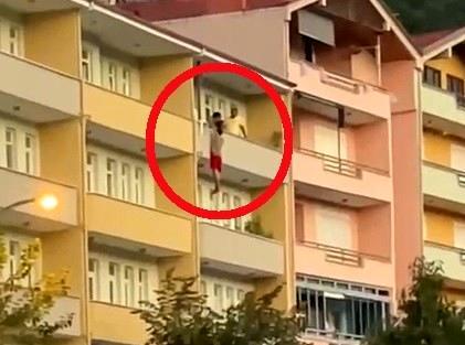 Bunalıma giren genç evinin balkonundan boşluğa kendini böyle bıraktı