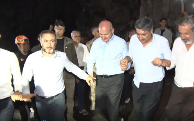 İçişleri Bakanı Soylu Diyarbakır'da en ünlü Kürtçe aşk ezgisi eşliğinde halay çekti