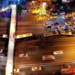 Saatlerce metrobüs yolunda kalan vatandaşlar “İmamoğlu istifa” sloganı attı