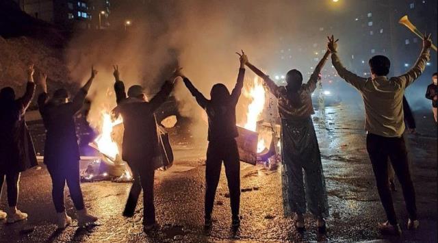 İran'dan ülkeyi yangın yerine çeviren protestolar sonrası tarihi geri adım: Ahlak polisliği lağvedildi