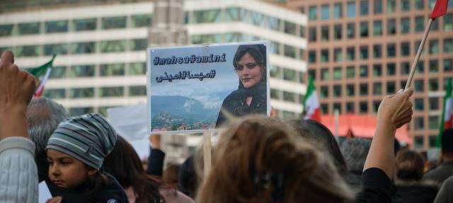 İran'dan ülkeyi yangın yerine çeviren protestolar sonrası tarihi geri adım: Ahlak polisliği lağvedildi