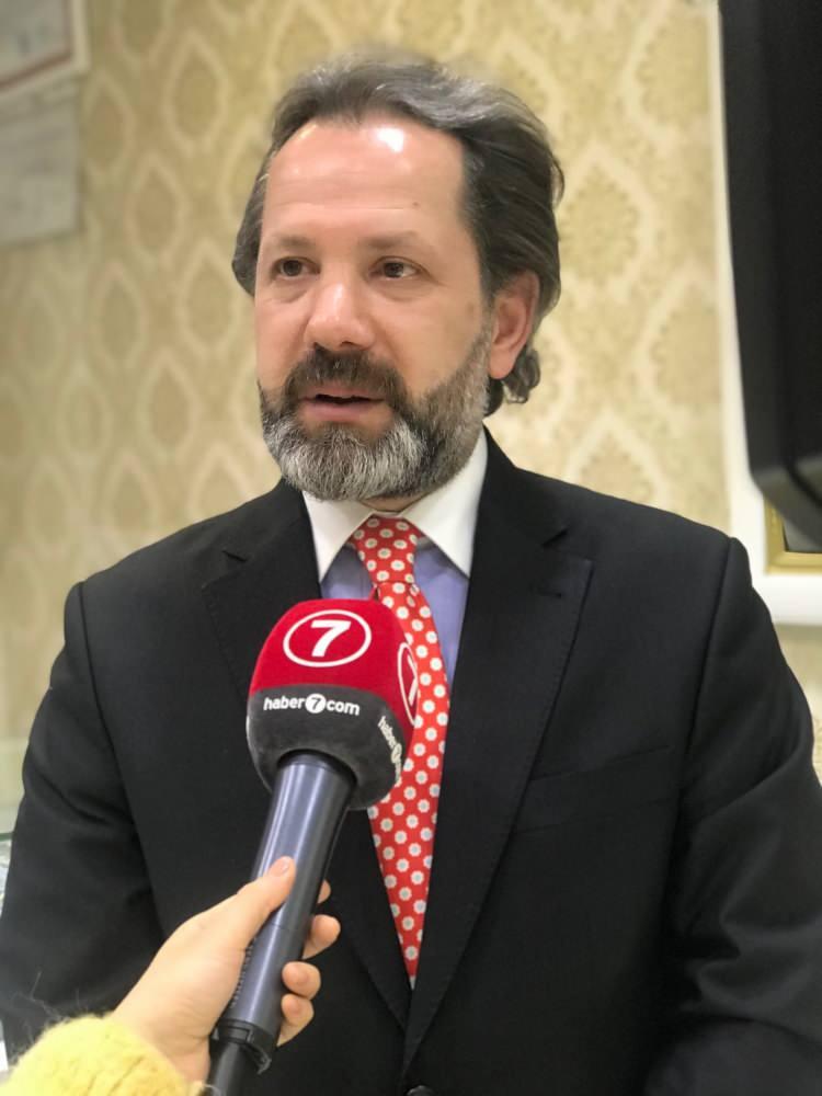 <p>Altın ve para piyasaları uzmanı İslam Memiş, canlı yayına katıldığı bir youtube kanalında gram altının 2022 sonu tahminini açıklarken, Twitter hesabından da gümüş için dikkat çeken mesajlar verdi.</p>
