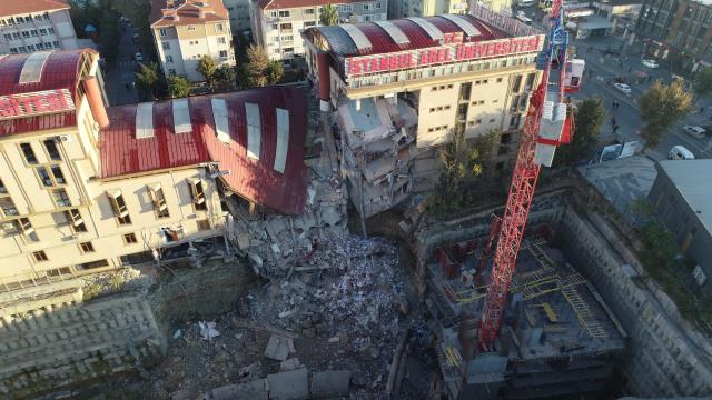 İstanbul Arel Üniversitesi binasında göçük! Hasarın boyutları gün ağarınca ortaya çıktı