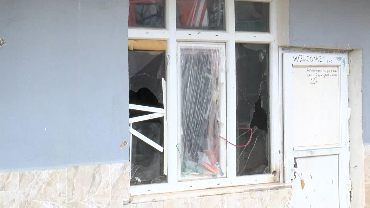 İstanbul da cezaevinden çıktı annesinin evini yaktı #1