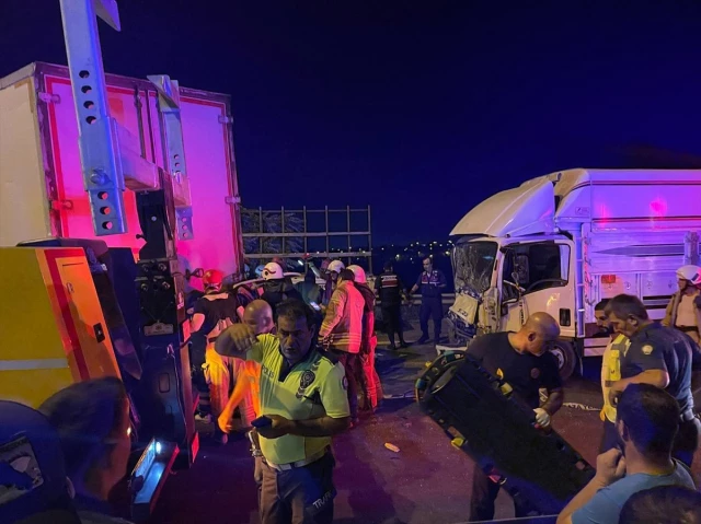 İstanbul'da TEM Otoyolu'nda zincirleme trafik kazası: 4 ölü, 4 yaralı
