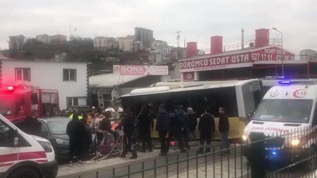 İstanbul'da tramvay ile İETT otobüsü çarpıştı! Sağlık ekipleri olay yerine sevk edildi