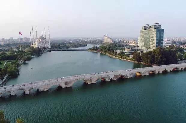 <p>Adana - 98 bin 449 kişi</p>

<p> </p>
