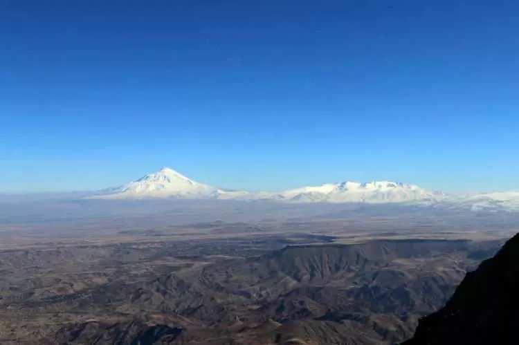 <p>Ağrı - 216 bin 859 kişi</p>

<p> </p>

