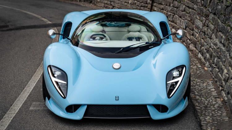 <p><strong>De Tomaso P72</strong></p>

<p> </p>

<p>Eski firmalarından biri olan De Tomaso, 2019 Goodwood Hız Festivali'nde 700 beygir gücüne sahip yeni modeliyle döndü.</p>
