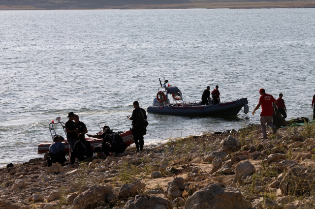 İzmir'de baraj gölüne düşen helikopterdeki 3 personelin cenazelerine ulaşıldı