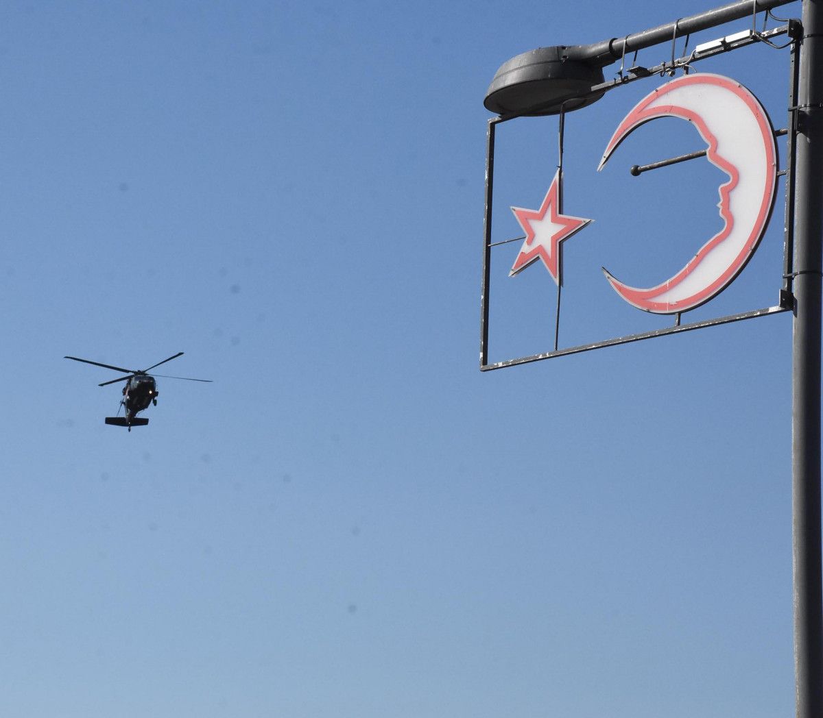 İzmir in kurtuluşun 100 üncü yılında helikopterler zeybek oynadı #9