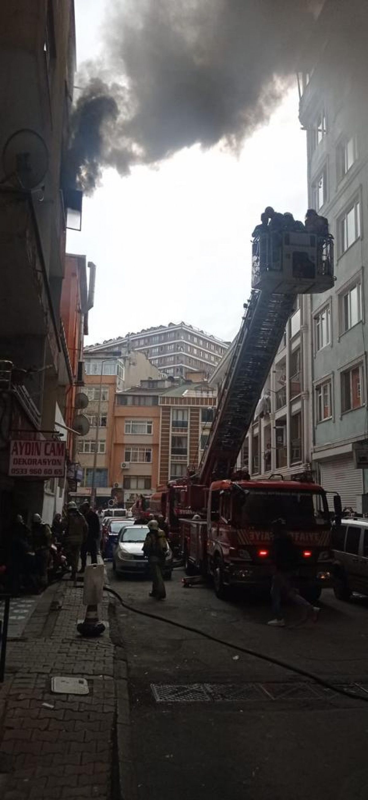 Kağıthane de yangında mahsur kalanlar kurtarıldı #2