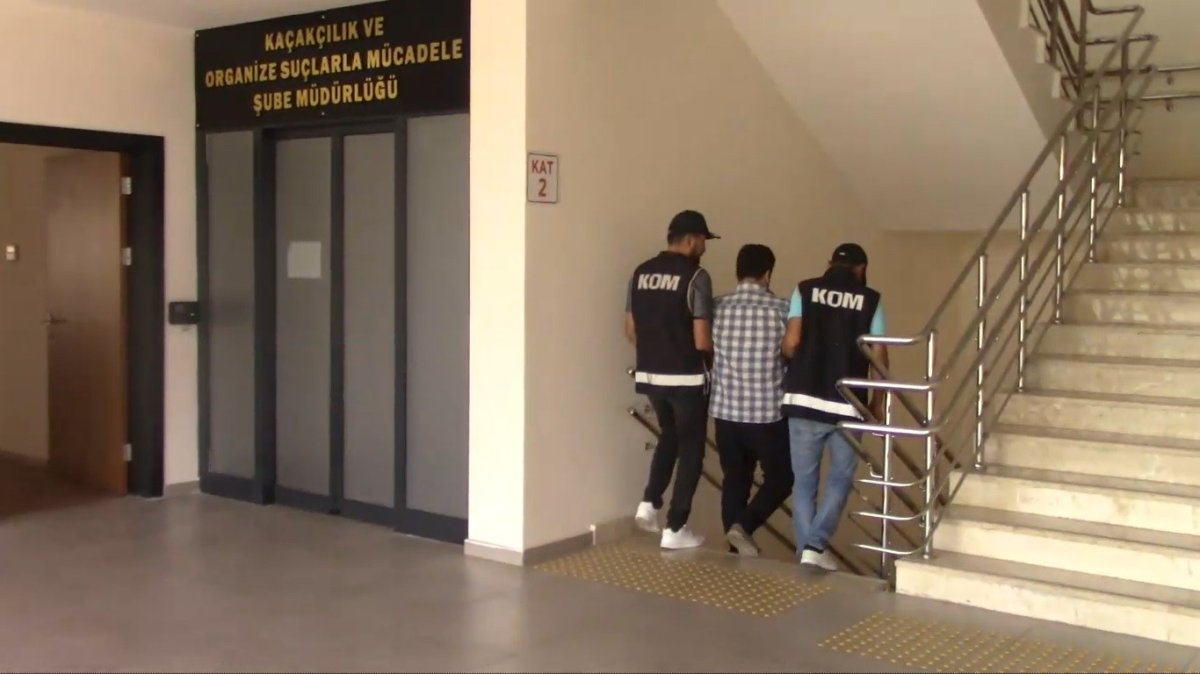Kahramanmaraş ta şüpheliler bankayı dolandıramadan yakayı ele verdi #3