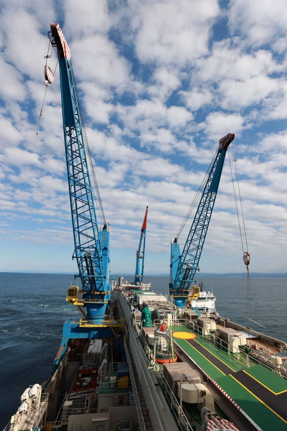 <p><strong>'MODERNİZASYONU 1 AYDA TAMAMLAYIP YENİ GÖREV YERİNE YOLLAYACAĞIZ'</strong></p>

<p> </p>

<p>Helikopterle Castorone gemisine giden Bakan Dönmez ve beraberindekiler, gemide TPAO Genel Müdürü Melih Han Bilgin’den çalışmalar hakkında bilgi aldı. </p>
