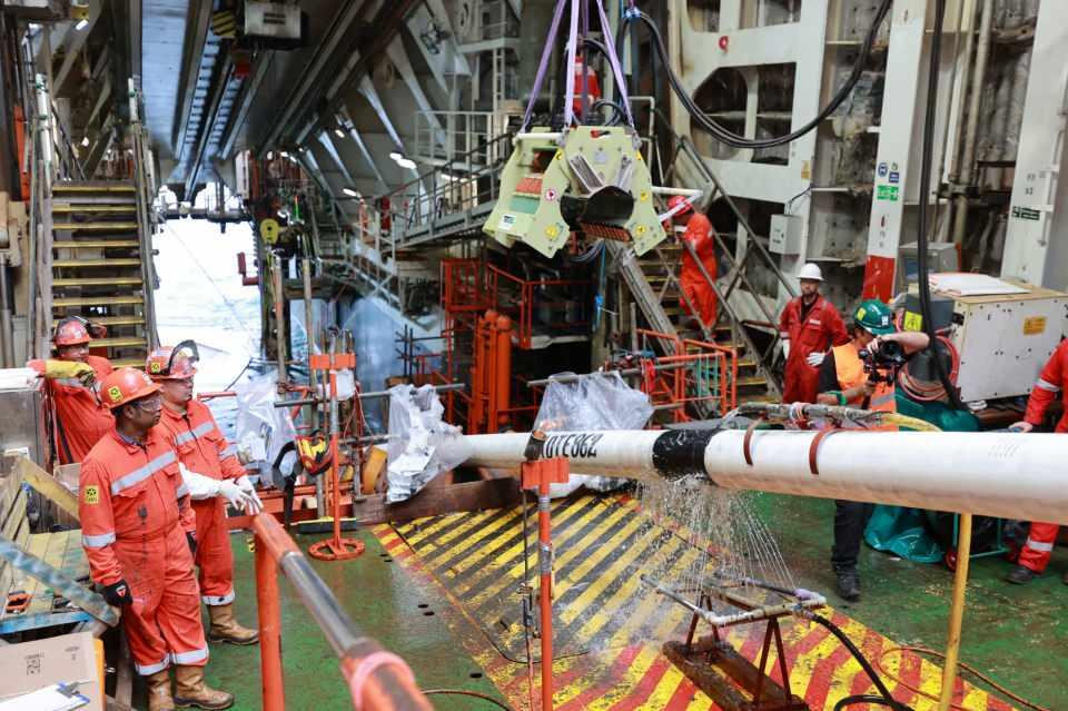 <p> Buradaki ihtiyaçlara binaen Oruç Reis sismik araştırma gemimizi Filyos’a çektik. Donanım ve yazılımla alakalı birtakım modernizasyon çalışmaları vardı. Oruç Reis sismik araştırma gemimiz daha çok iki boyutlu sismik araştırmalar yapmak üzere hazırlanmıştı daha önce. </p>
