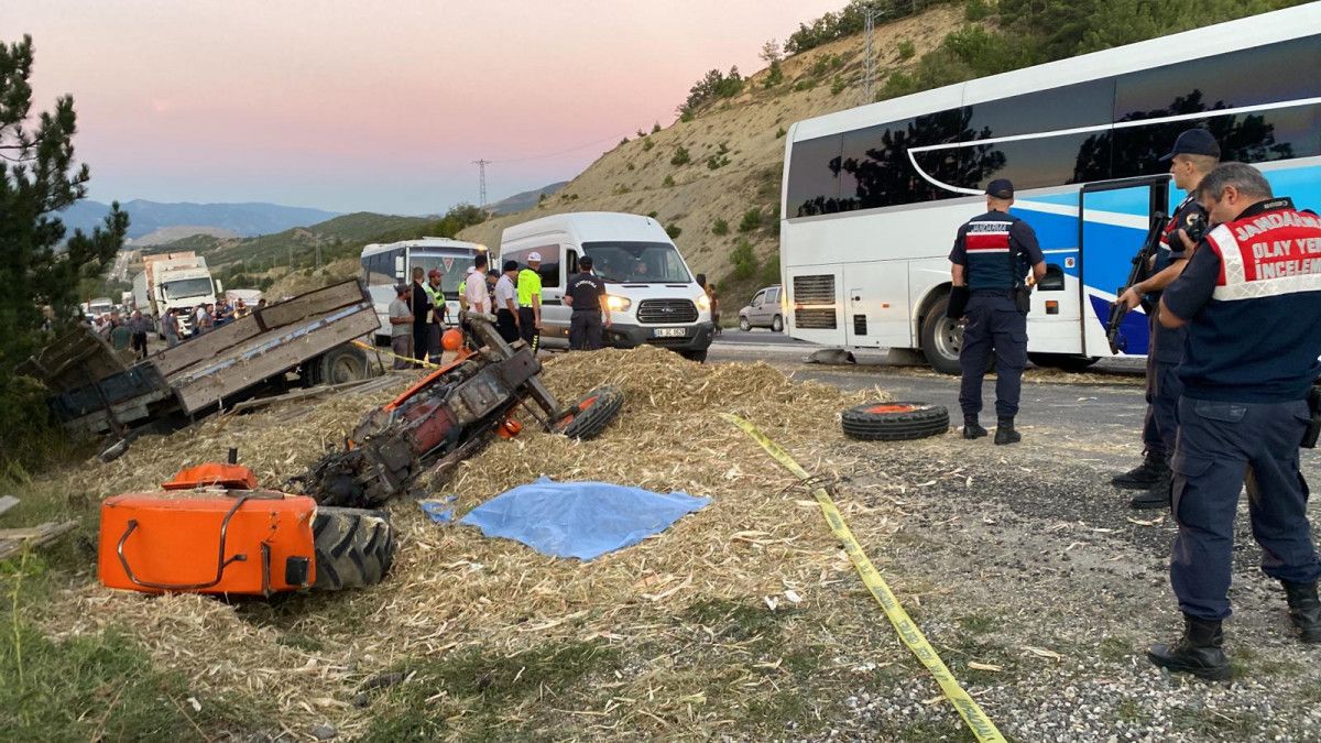 Kastamonu da yolcu otobüsü ile traktör çarpıştı: 1 ölü, 10 yaralı #2