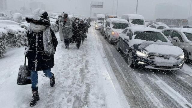 Kazak, bere, battaniye ne varsa çıkarın! İstanbul'a ilk kar yağışı için tarih verildi