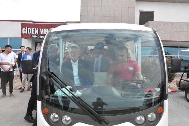 Kılıçdaroğlu'ndan TEKNOFEST'e sürpriz ziyaret! Alana adım atar atılmaz ilginç soruyla karşılaştı